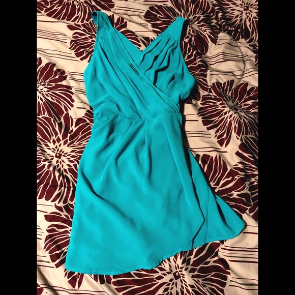 Tobi Dresses & Skirts - NWT: teal dress with crisscrossed back